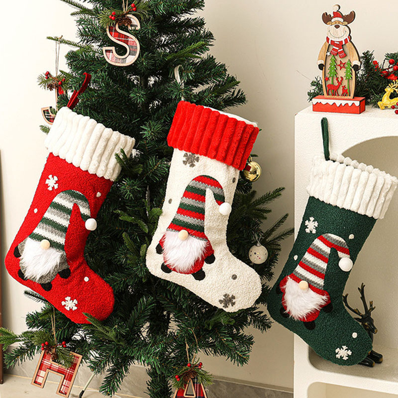 ถุงเท้าคริสต์มาสผ้ากำมะหยี่ลาย - Christmas Stocking Hanging บทวิจารณ์และราคา
